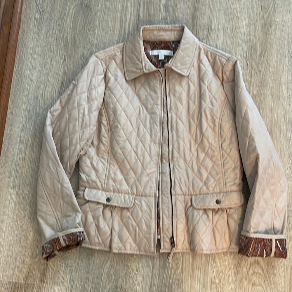 Ladies medium jacket. Quilted taupe with paisley design inside.